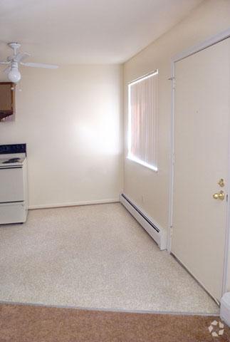 Dining Area - Glen Arms Apartments