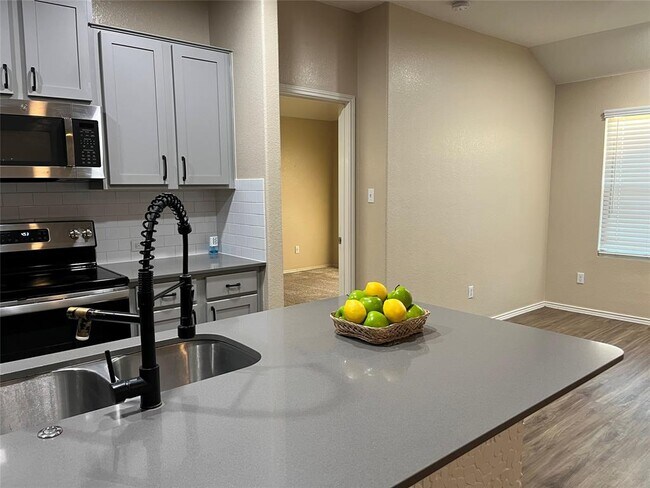 Building Photo - 104 Granville Ct