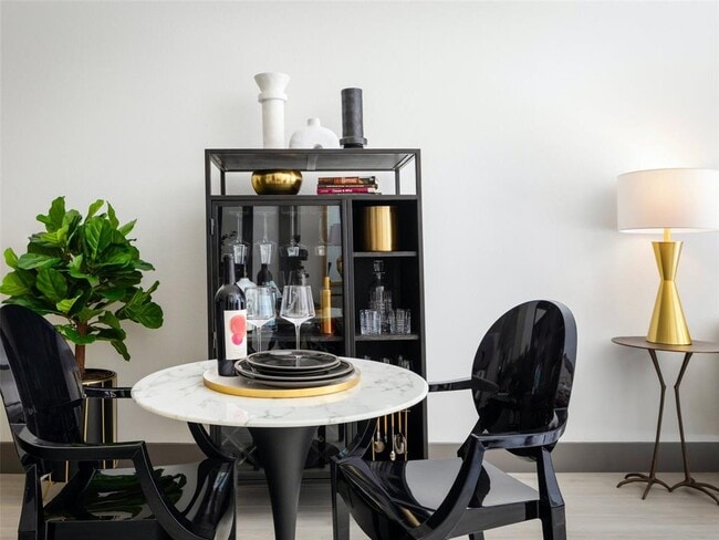 Building Photo - 4641 Montrose Blvd