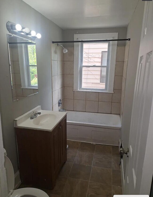 Building Photo - 3438 E 140th St