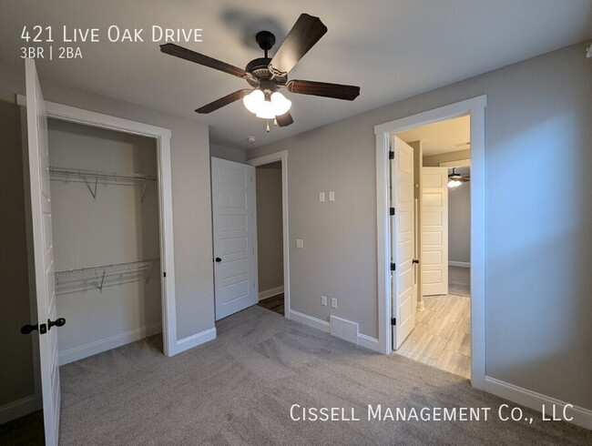 Building Photo - 421 Live Oak Dr