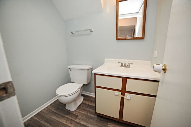 Building Photo - 208 Ivy Ct