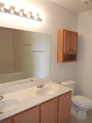 Building Photo - 2801 Mockingbird St