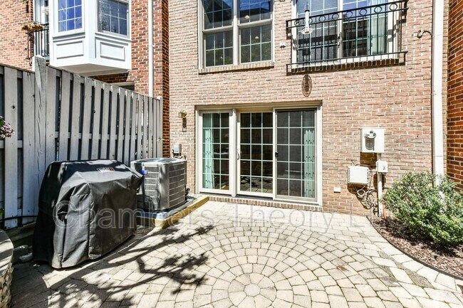 Building Photo - 1572 21st Ct N