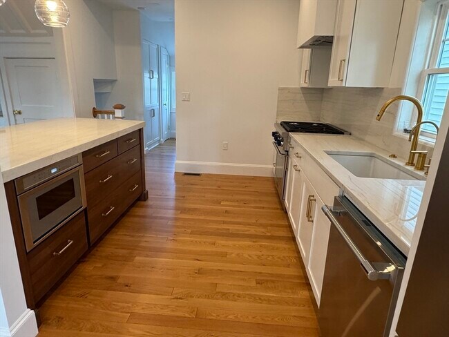 Building Photo - 34a Manomet Ave