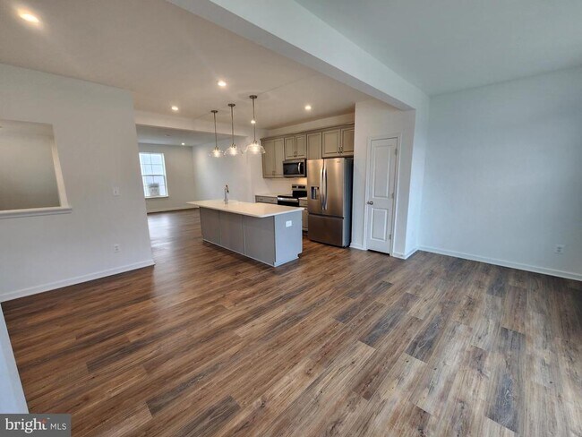 Building Photo - 500 Husky Trl