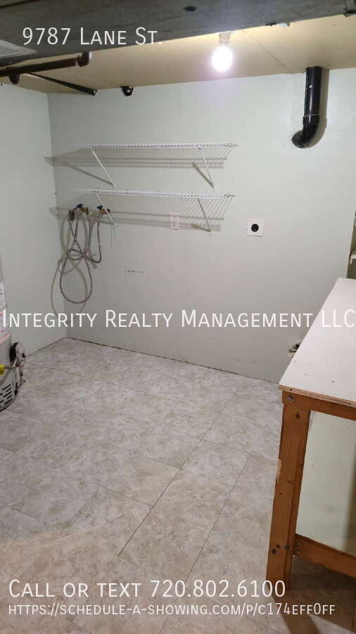 Building Photo - 9787 Lane St