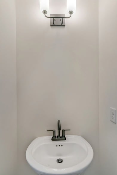 Building Photo - 310 Cedar St