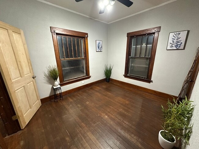 Building Photo - 2 bed, 1 bath home for rent in Waterloo