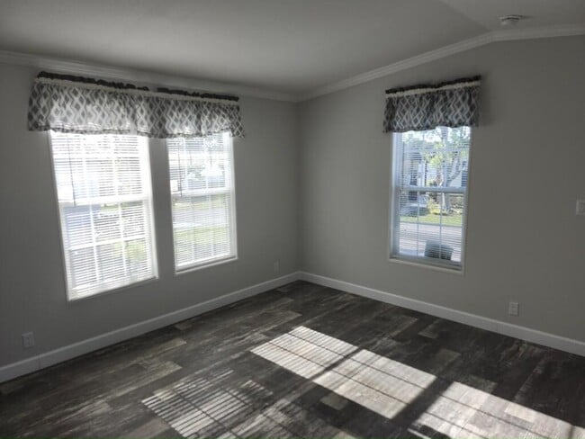 Building Photo - 43 Lake Griffin Dr