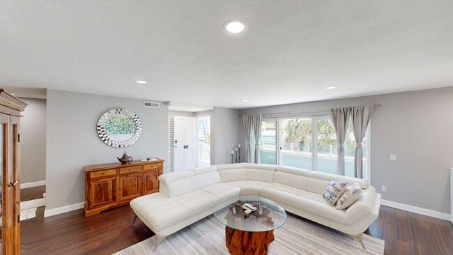 Building Photo - Stunning Bayfront 2/2.5 Condo in Montego Court