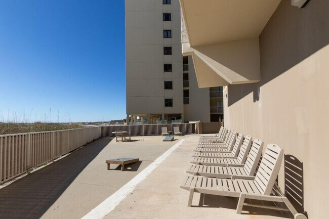 Building Photo - 511 E Beach Blvd