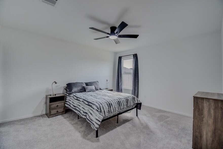 primary bedroom - 410 Emma St