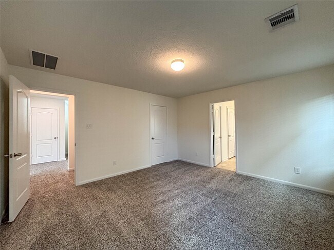 Building Photo - 2527 Boxwood Park