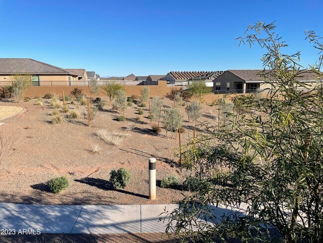 Building Photo - 17401 W Red Fox Rd