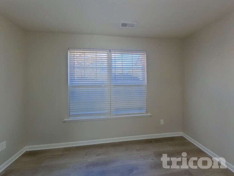 Building Photo - 6 Alderwood Ct