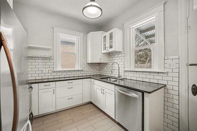 Building Photo - 2 Bed 2 Bath Home for Rent In Wash Park area!