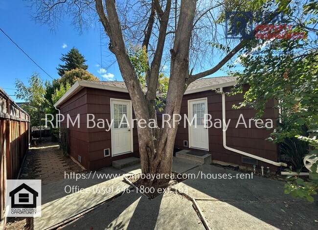 Building Photo - Spacious and Classic Home in Mountainview ...