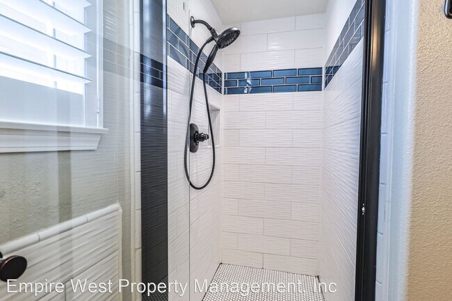 Building Photo - 5 br, 3 bath House - 28115 De La Vina Way