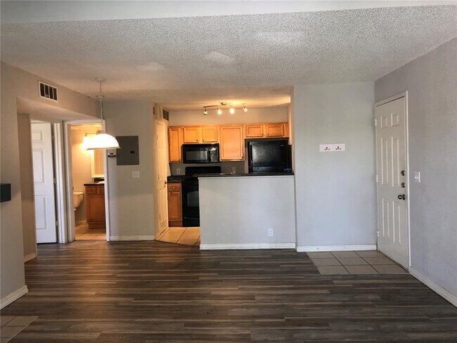 Building Photo - 420 Forestway Cir