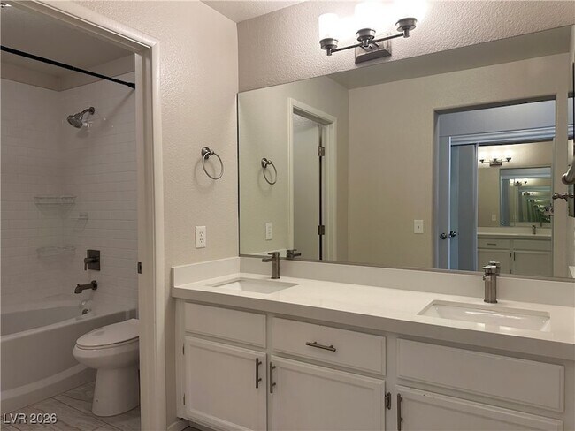 Building Photo - 2427 Cliffwood Dr