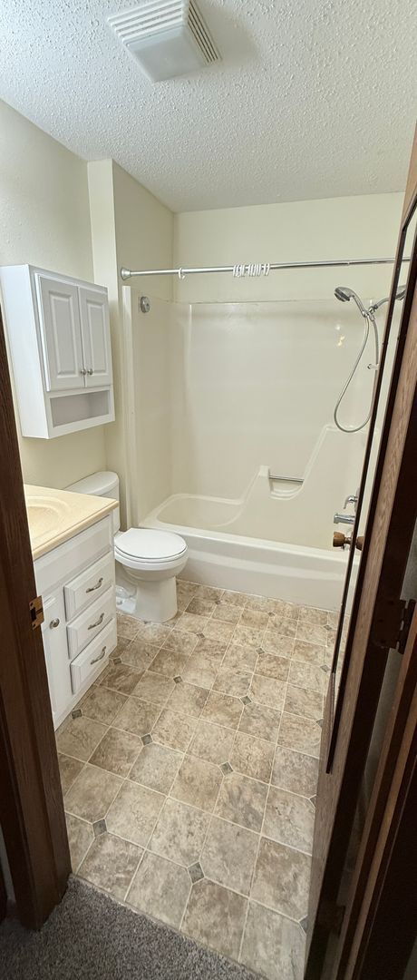 Building Photo - Charming 2-Bedroom, 1-Bath with Garage