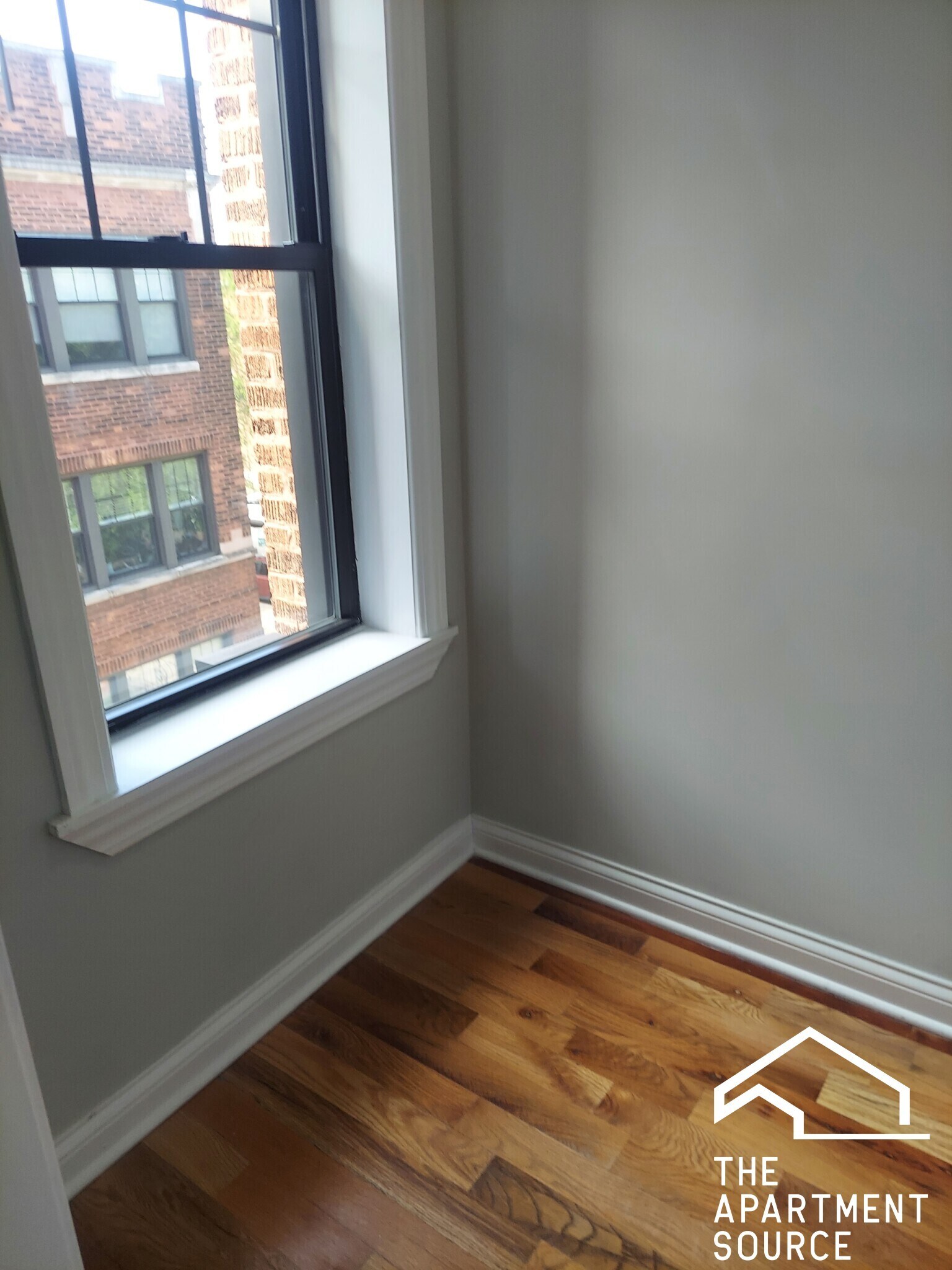Building Photo - 4419 N Wolcott Ave