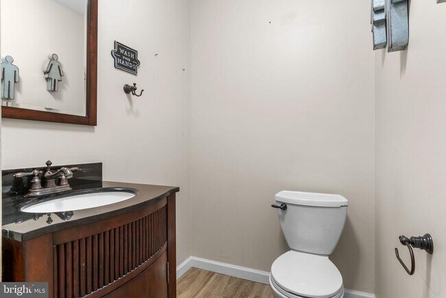 Building Photo - 435 N Mt Vernon Cir