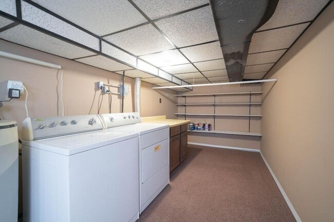 Building Photo - Three Bedroom Home in the Heart of Portage