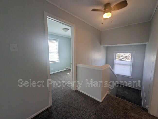 Building Photo - 1523 Curdes Ave