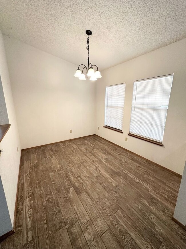 Building Photo - 3 Bed 2 Bath Ready to Rent ASAP!