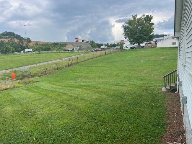 Building Photo - 3bed / 2 bath house near Race Track!