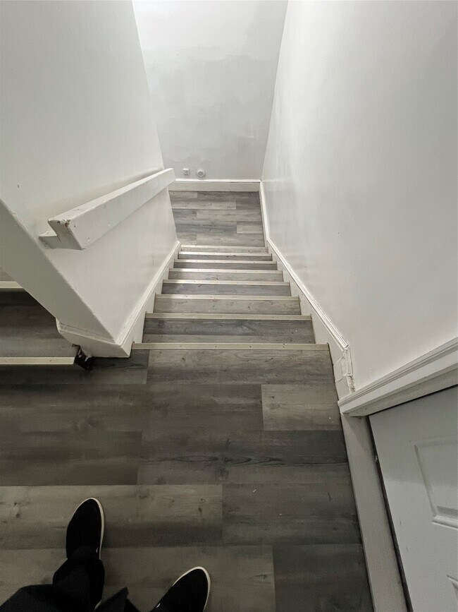 Building Photo - 207 St Charles St