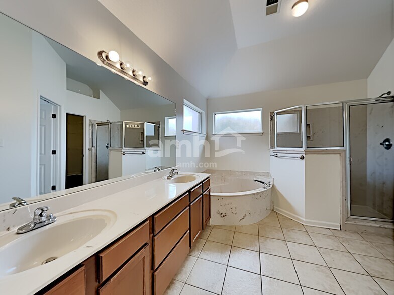 Building Photo - 1302 Jackson Pond Cir