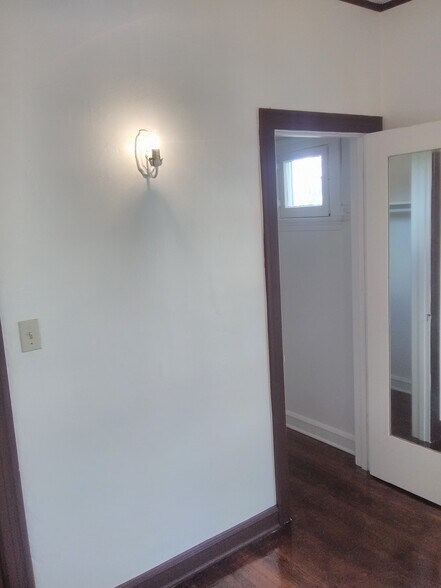 Building Photo - 128 Falcon Ave