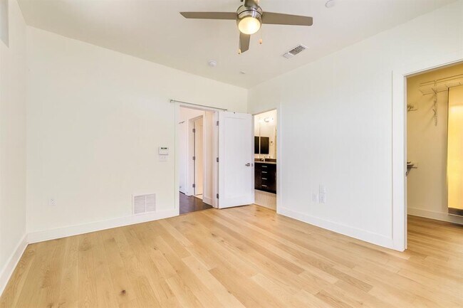 Building Photo - 2801 Dulce Ln