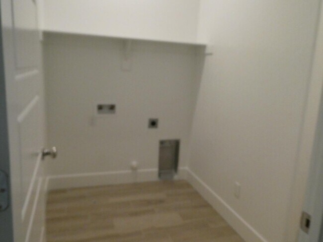 Building Photo - 2725 E Teaberry Dr
