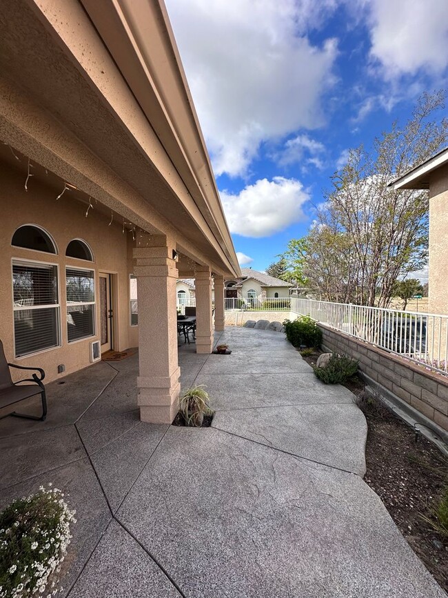 Building Photo - 5302 Doble Aguila Way