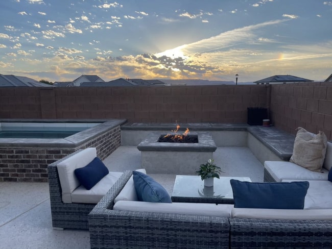 Building Photo - 997 Willow Breeze Ln