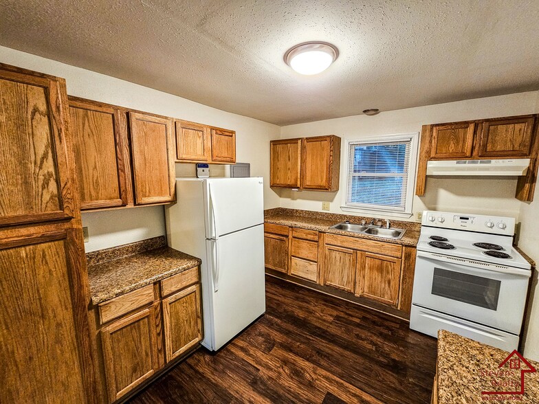Building Photo - 500 Skyline Dr