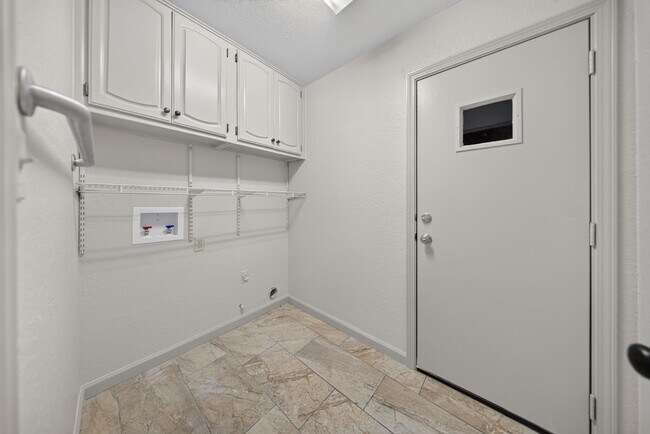 Building Photo - 5715 E 64th St