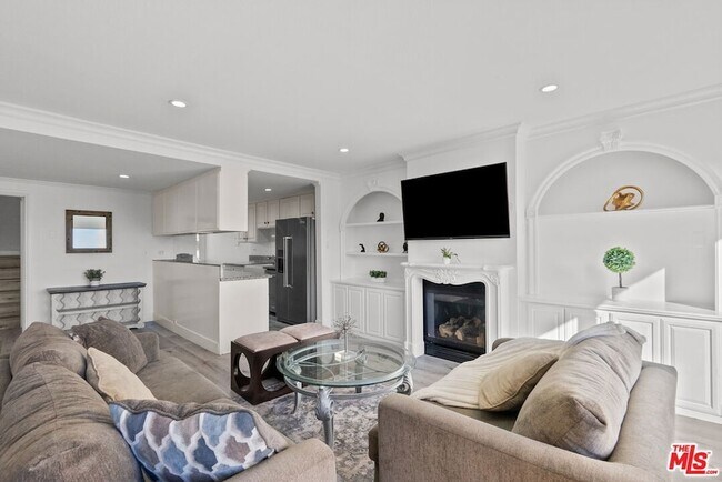 Building Photo - 23924 De Ville Way