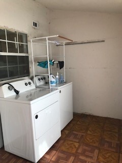 Building Photo - 7654 Greendowns St