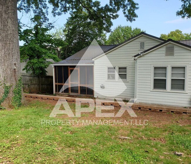 Building Photo - NORTH KNOX - 3 Bd Single Family Brick Ranc...