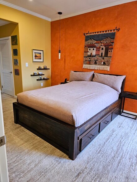 Master bedroom - 3750 Santa Rosalia Dr