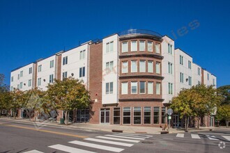 Building Photo - Bright and Airy! 3rd Floor 1 Bedroom 1 Bat...