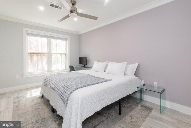 Building Photo - 255 S Pickett St