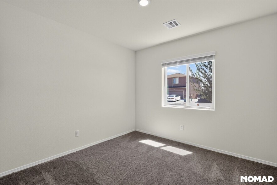 Building Photo - 985 Berman St SW