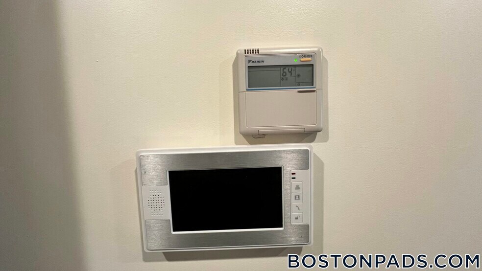 Building Photo - 1028 Commonwealth Ave