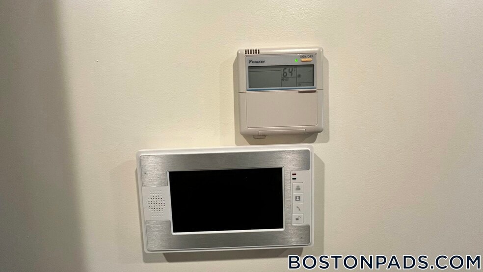 Building Photo - 1028a Commonwealth Ave